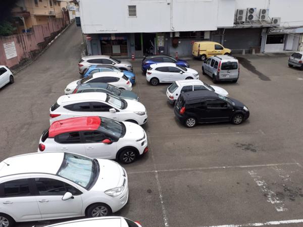 Location local commercial près de FORT DE FRANCE - 400 m² - 3 200 €/mois