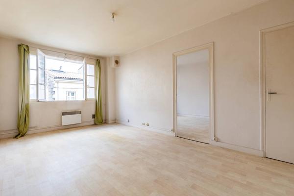 IMMEUBLE BORDEAUX SAINT-SEURIN COMPRENANT 6 APPARTEMENTS DEUX PIECES ET 6 GARAGES