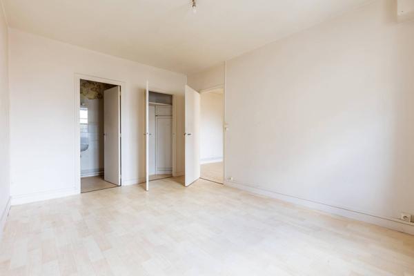 IMMEUBLE BORDEAUX SAINT-SEURIN COMPRENANT 6 APPARTEMENTS DEUX PIECES ET 6 GARAGES