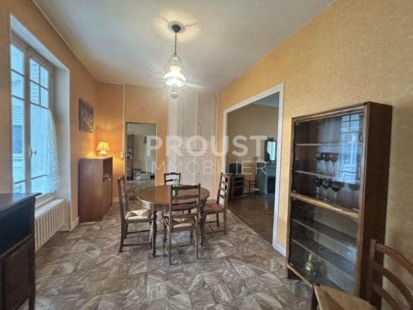 Maison ancienne quartier Nord jardin et garage.