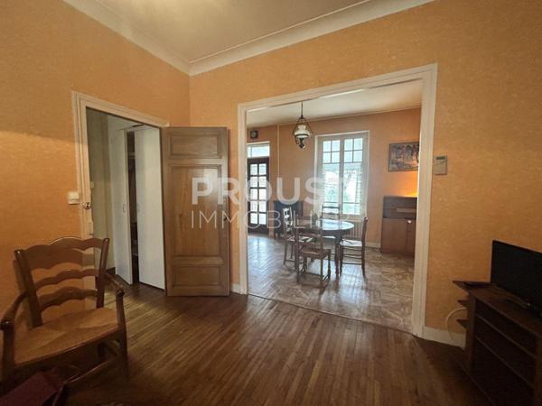 Maison ancienne quartier Nord jardin et garage.