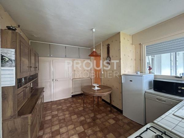 Maison ancienne quartier Nord jardin et garage.