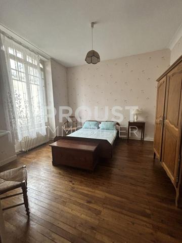 Maison ancienne quartier Nord jardin et garage.