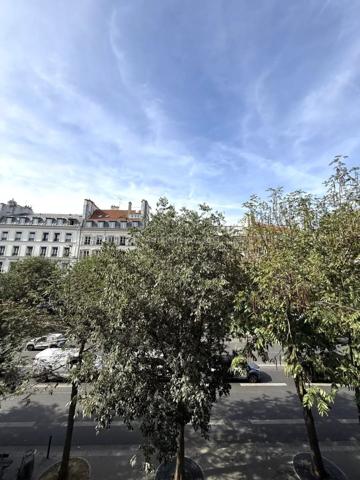 Vente                                                      Appartement
                        
                     4 pièces                      80 m2                     à Paris 3
