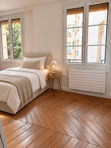 Vente                                                      Appartement
                        
                     4 pièces                      80 m2                     à Paris 3