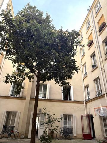 Vente                                                      Appartement
                        
                     4 pièces                      80 m2                     à Paris 3