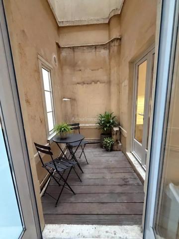 Vente                                                      Appartement
                        
                     4 pièces                      80 m2                     à Paris 3