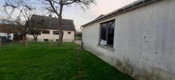 Maison sur sou-sol complet comprenant : au rez de chaussée : une entrée, séjour avec cheminée, ...