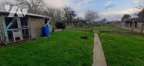 Maison sur sou-sol complet comprenant : au rez de chaussée : une entrée, séjour avec cheminée, ...