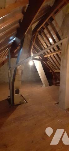 Maison sur sou-sol complet comprenant : au rez de chaussée : une entrée, séjour avec cheminée, ...