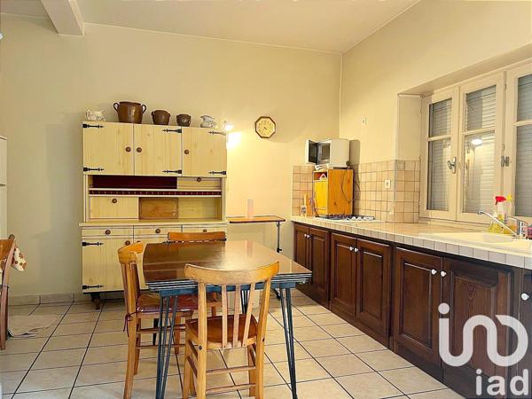 Maison 15 pièces de 380 m² à Entraygues-sur-Truyère (12140)