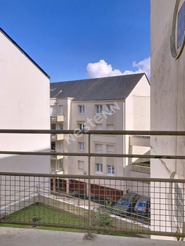 Nantes Quai de Versailles - T2 avec balcon, parking et cave