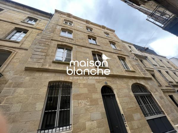VIEUX BORDEAUX : Beau T3+bureau libre de 64m2 au sol environ Vue avec sur la Flèche St Michel
