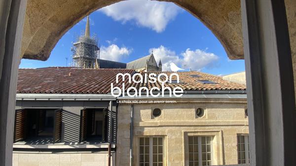 VIEUX BORDEAUX : Beau T3+bureau libre de 64m2 au sol environ Vue avec sur la Flèche St Michel
