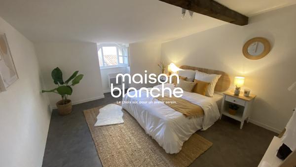 VIEUX BORDEAUX : Beau T3+bureau libre de 64m2 au sol environ Vue avec sur la Flèche St Michel