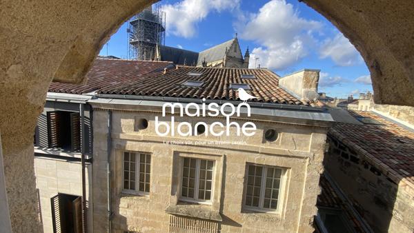 VIEUX BORDEAUX : Beau T3+bureau libre de 64m2 au sol environ Vue avec sur la Flèche St Michel