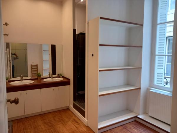 APPARTEMENT T6 MEUBLE HYPER CENTRE RUE VITAL CARLES Bordeaux (33000)