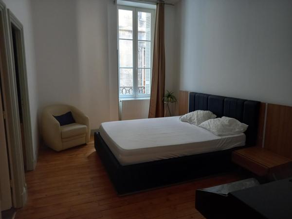 APPARTEMENT T6 MEUBLE HYPER CENTRE RUE VITAL CARLES Bordeaux (33000)