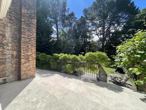 MAISON D’EXCEPTION – 242 m² – Terrain arboré de 929 m²