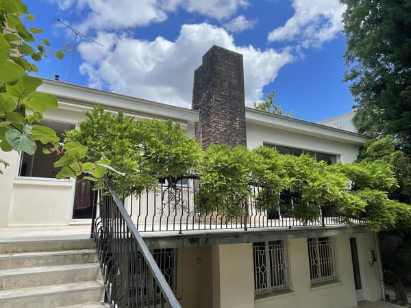 MAISON D’EXCEPTION – 242 m² – Terrain arboré de 929 m²