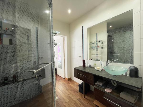 MAISON D’EXCEPTION – 242 m² – Terrain arboré de 929 m²