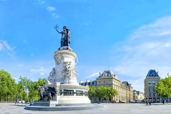 SUPERBE STUDIO RENOVE IMMEUBLE TRES BIEN ENTRETENU METRO PARMENTIER