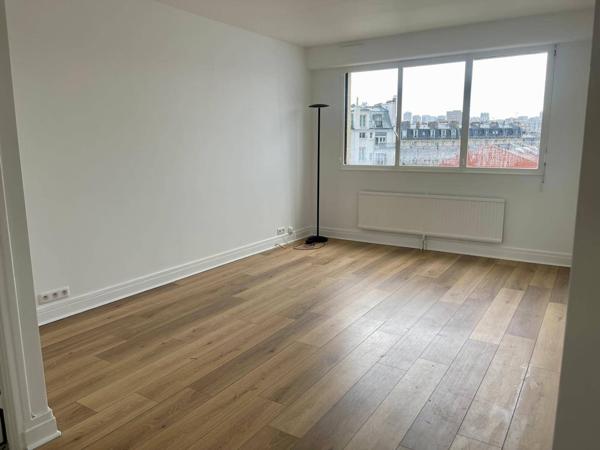 SUPERBE STUDIO RENOVE IMMEUBLE TRES BIEN ENTRETENU METRO PARMENTIER