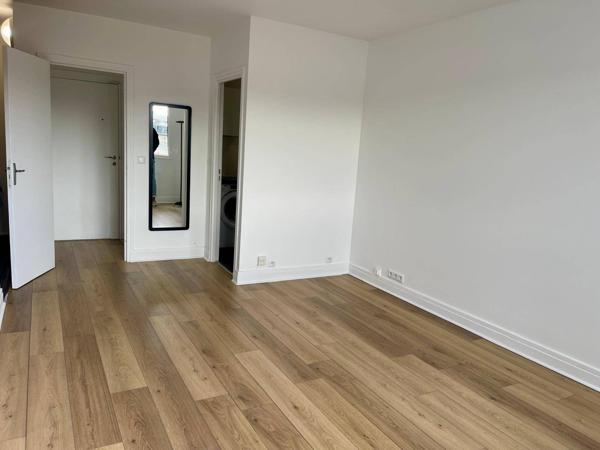 SUPERBE STUDIO RENOVE IMMEUBLE TRES BIEN ENTRETENU METRO PARMENTIER