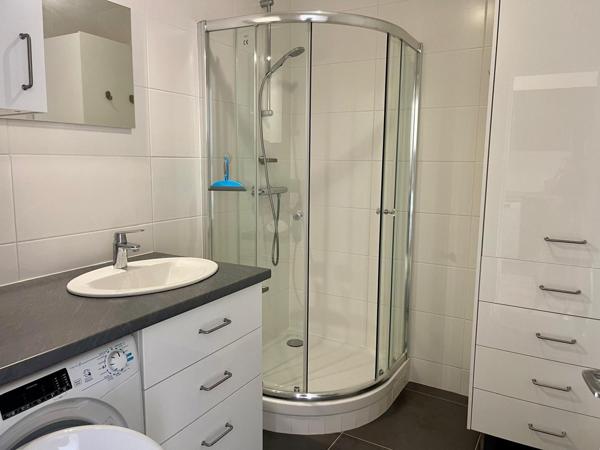 SUPERBE STUDIO RENOVE IMMEUBLE TRES BIEN ENTRETENU METRO PARMENTIER