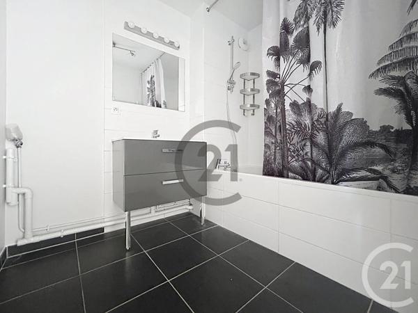 Appartement T3 à vendre  3 pièces - 76,20 m 2   FONTAINEBLEAU  - 77