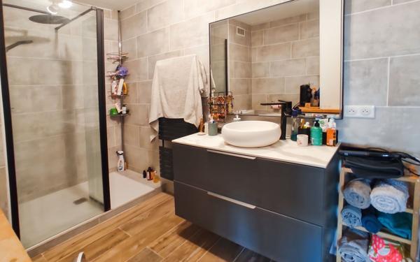 Appartement à vendre    3 pièces • 63 670 m2 Trélissac