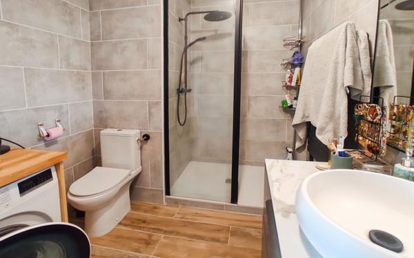 Appartement à vendre    3 pièces • 63 670 m2 Trélissac