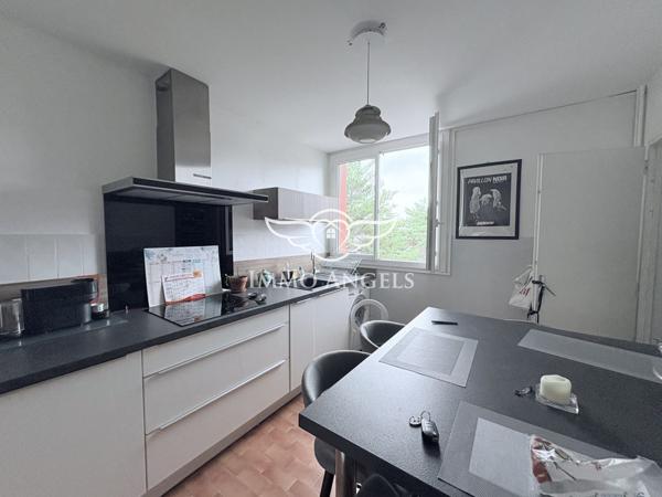 T4 DE 84M2 EN PARFAIT ETAT-3 CHAMBRES-TERRASSE-PARKING PRIVATIF-PROCHE TRAMWAY