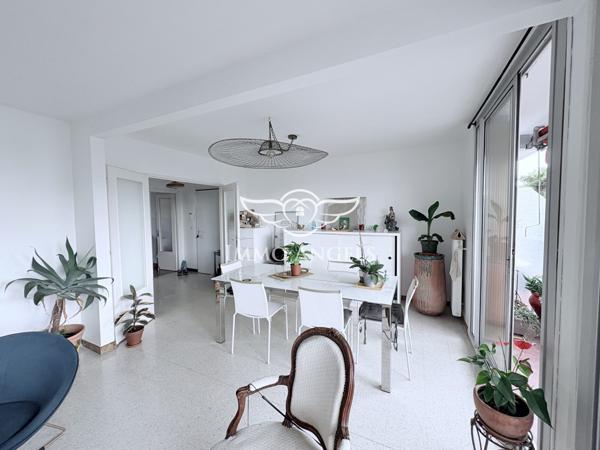 T4 DE 84M2 EN PARFAIT ETAT-3 CHAMBRES-TERRASSE-PARKING PRIVATIF-PROCHE TRAMWAY