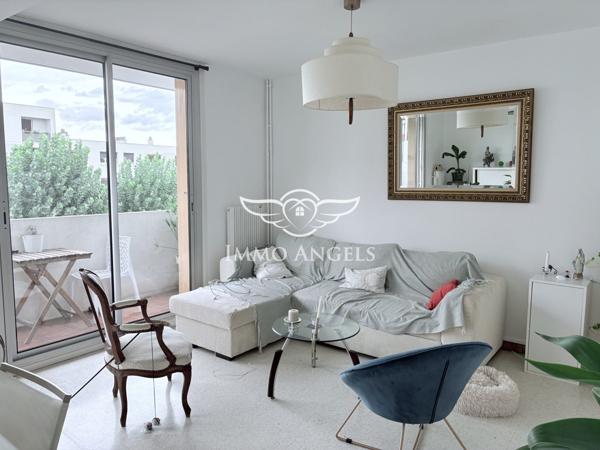 T4 DE 84M2 EN PARFAIT ETAT-3 CHAMBRES-TERRASSE-PARKING PRIVATIF-PROCHE TRAMWAY