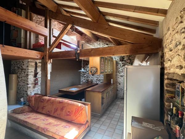 Bien atypique dans le centre de Saint Etienne les Orgues