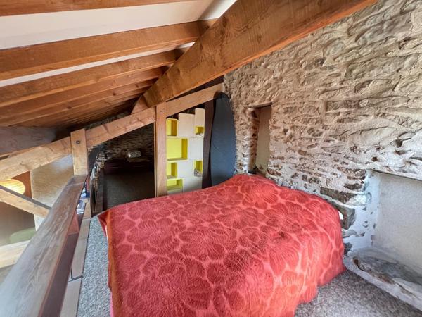 Bien atypique dans le centre de Saint Etienne les Orgues