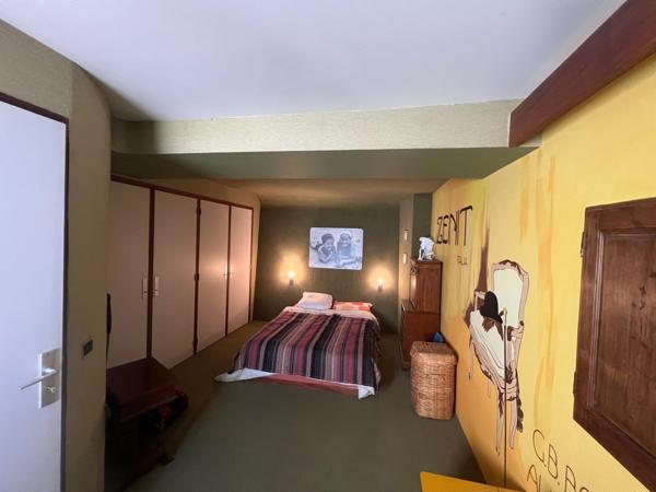 Bien atypique dans le centre de Saint Etienne les Orgues