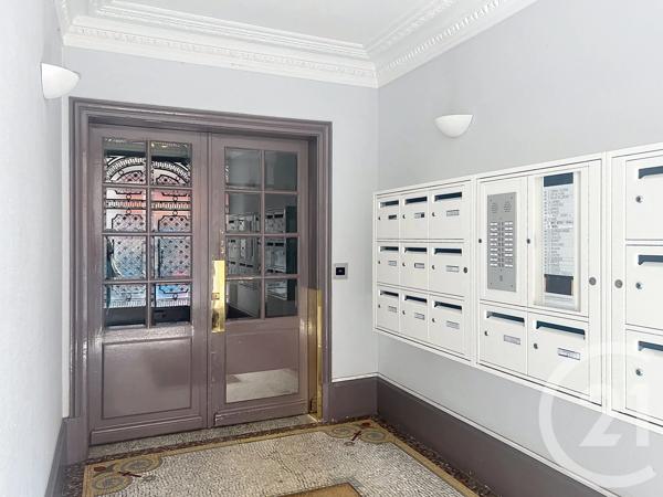 Appartement F3 à vendre  3 pièces - 67,72 m 2   PARIS  - 75020