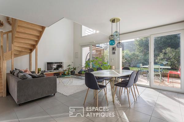 Duplex contemporain avec jardin dans le centre d’Ecully