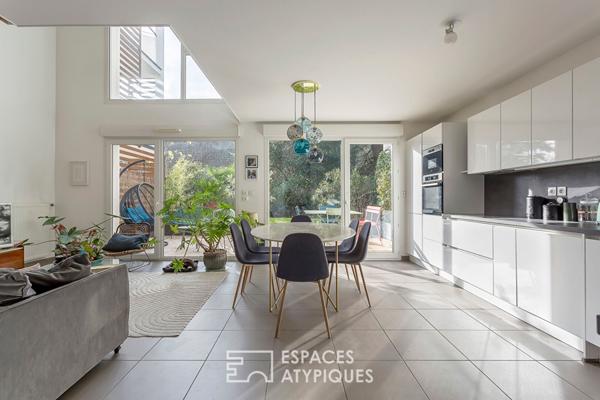 Duplex contemporain avec jardin dans le centre d’Ecully