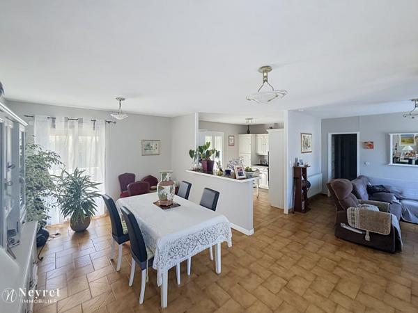 Maison de plain-pied 86 m² – Mornant, secteur La Condamine – 2 chambres, garage et extérieur aménagé