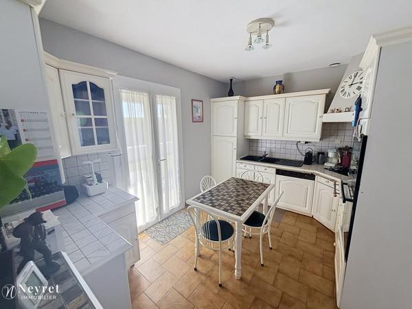 Maison de plain-pied 86 m² – Mornant, secteur La Condamine – 2 chambres, garage et extérieur aménagé
