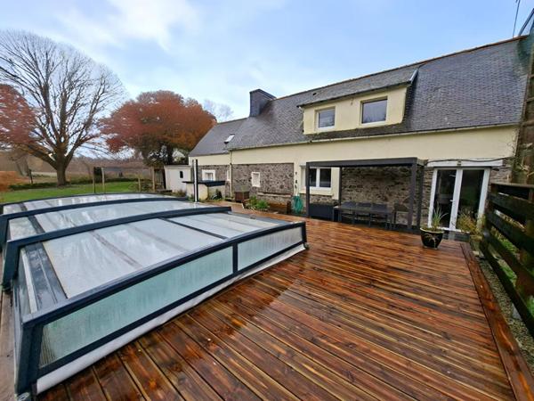 Maison familiale avec piscine à vendre a Plestin-les-Grèves