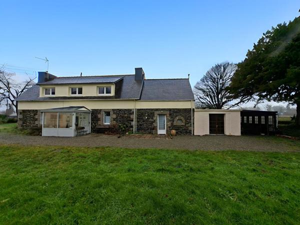 Maison familiale avec piscine à vendre a Plestin-les-Grèves
