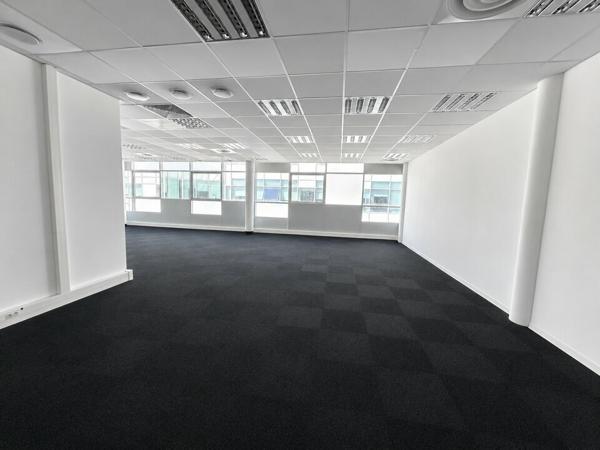 BUREAUX à LOUER de 1021 m²