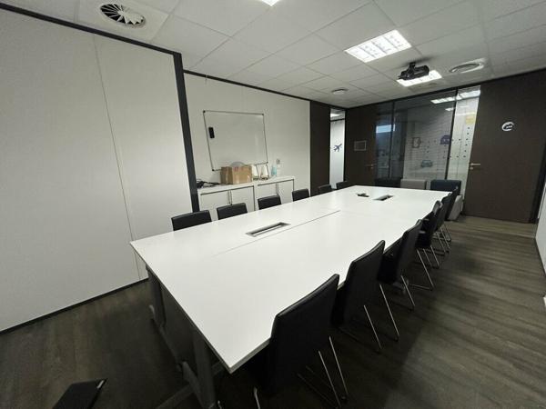 BUREAUX à LOUER de 1021 m²