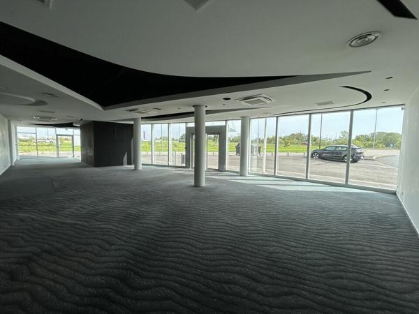 BUREAUX à LOUER de 1021 m²