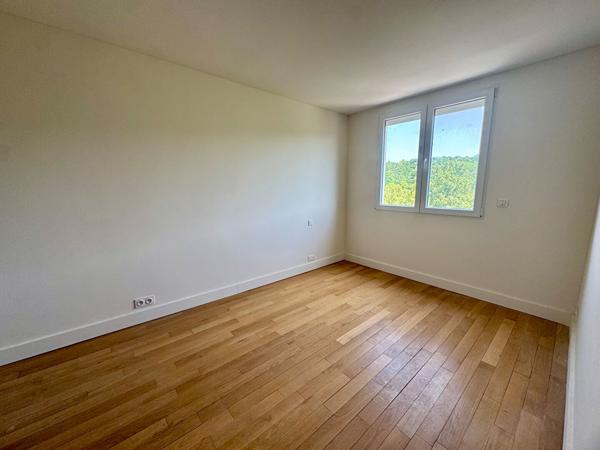 F2 lumineux avec balcon, vue forêt, dernier étage - ROUEN