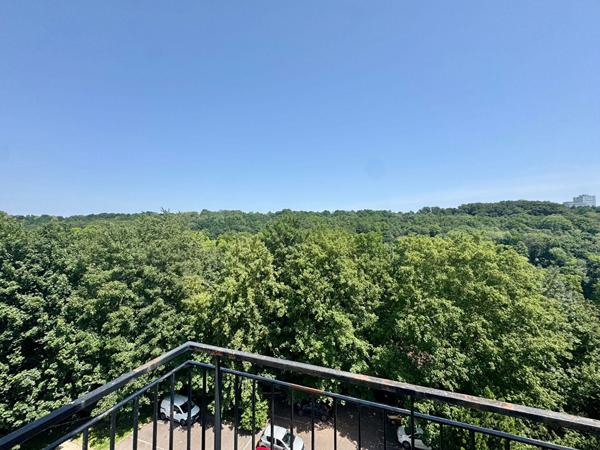 F2 lumineux avec balcon, vue forêt, dernier étage - ROUEN